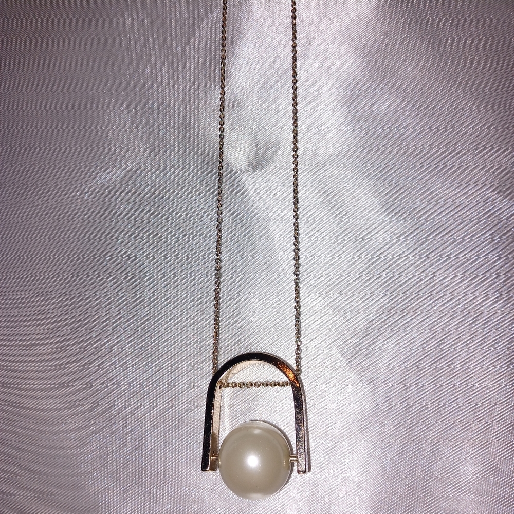 Necklace extra long large pearl